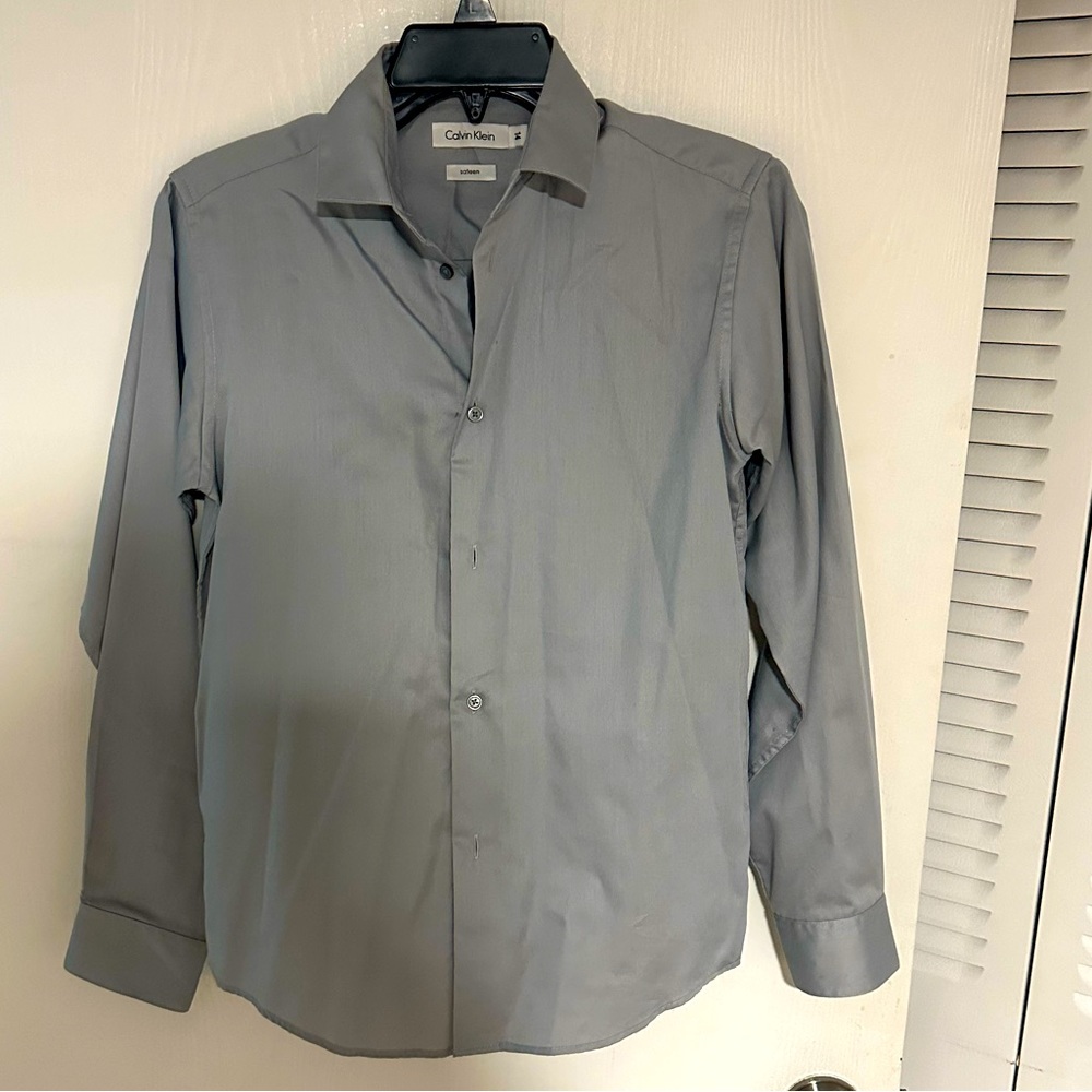 Size 14 Boys Calvin Klein Button Up Dress Shirt.